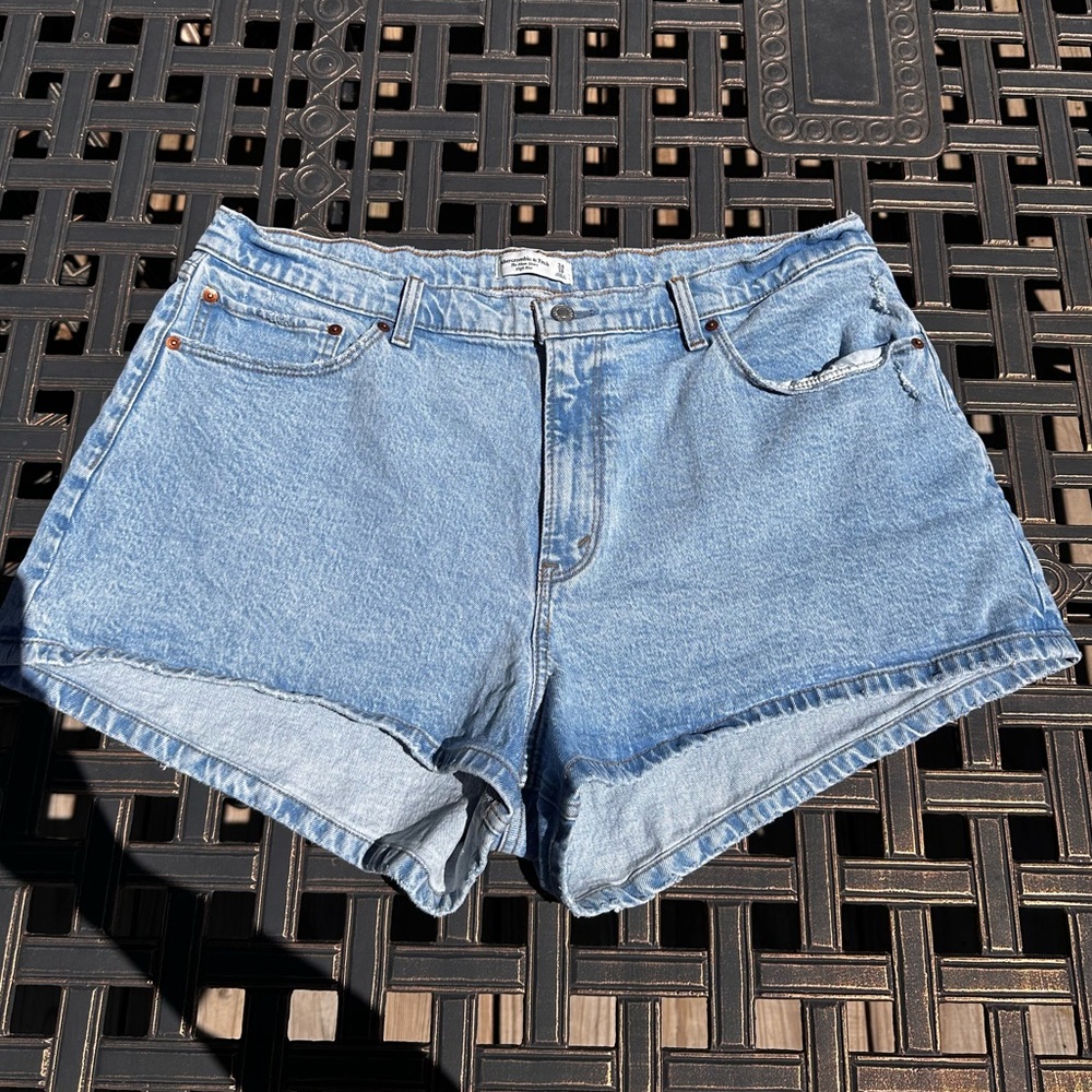 Abercrombie & Fitch mom shorts